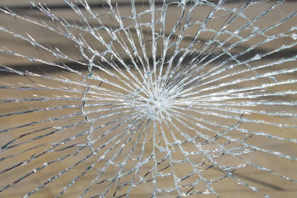 Glasbruch — Sicherung der Bruchstelle