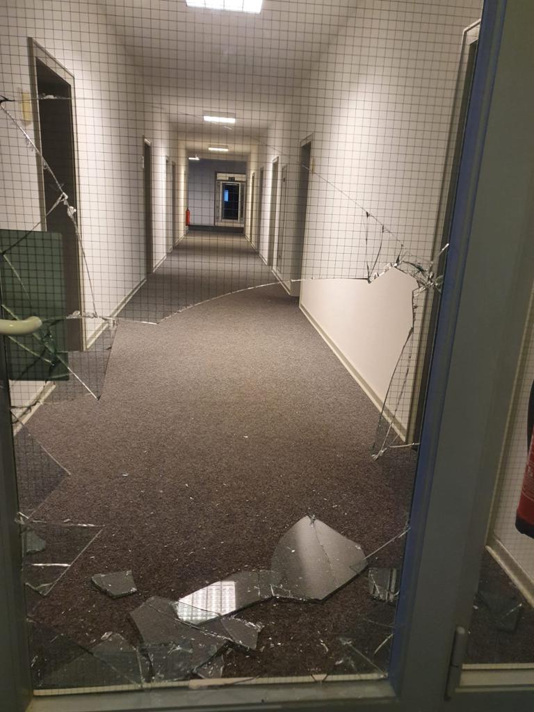 Beispiel für Einbruch in Bielefeld, Tür-Glasschaden