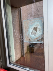 Notverglasung durch Glasengel®: Glasschaden durch Randale in einer Schule in Achim bei Bremen 6. Fenster